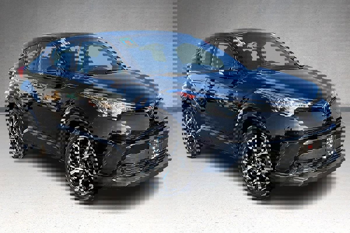 Used 2018 Toyota C-HR XLE image 2