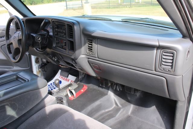 Used 2006 Chevrolet Silverado 2500 W/T w/ Heavy-Duty Power Package image 20