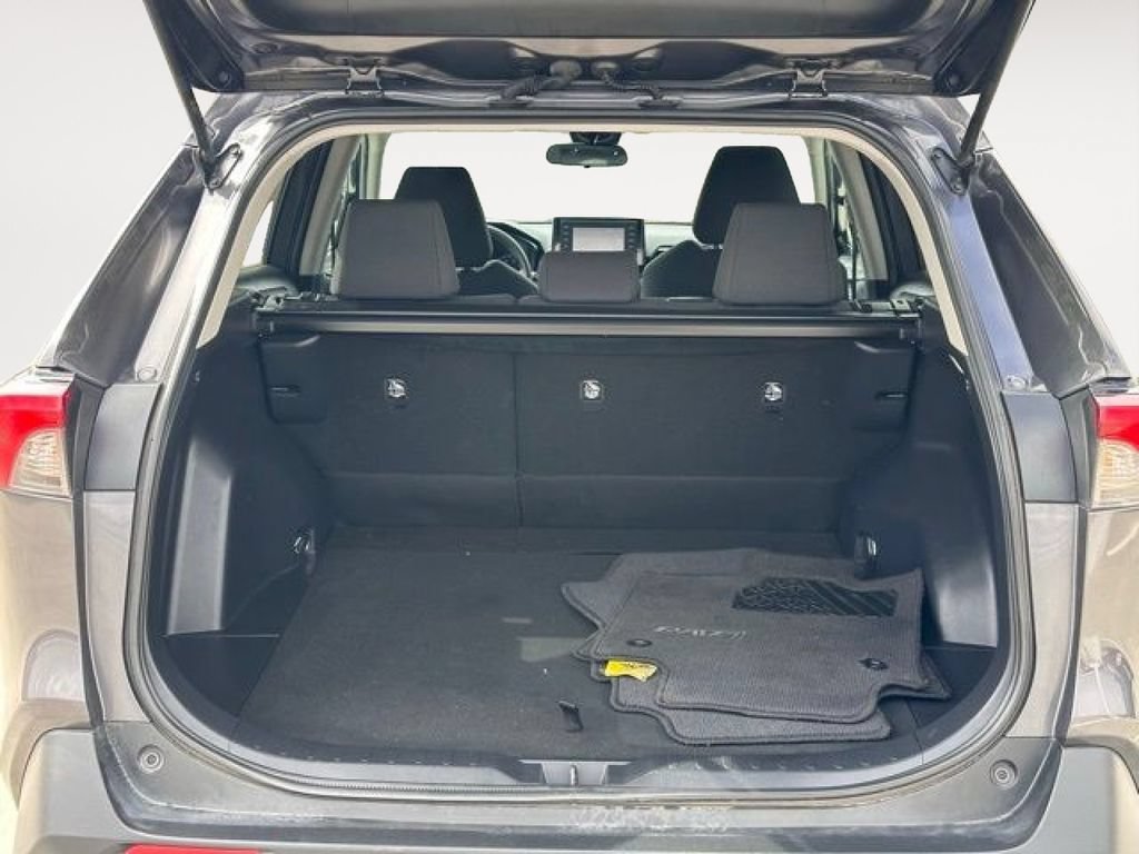 Used 2022 Toyota RAV4 LE w/ Carpet Mat Package (TMS) AWD/4WD image 26