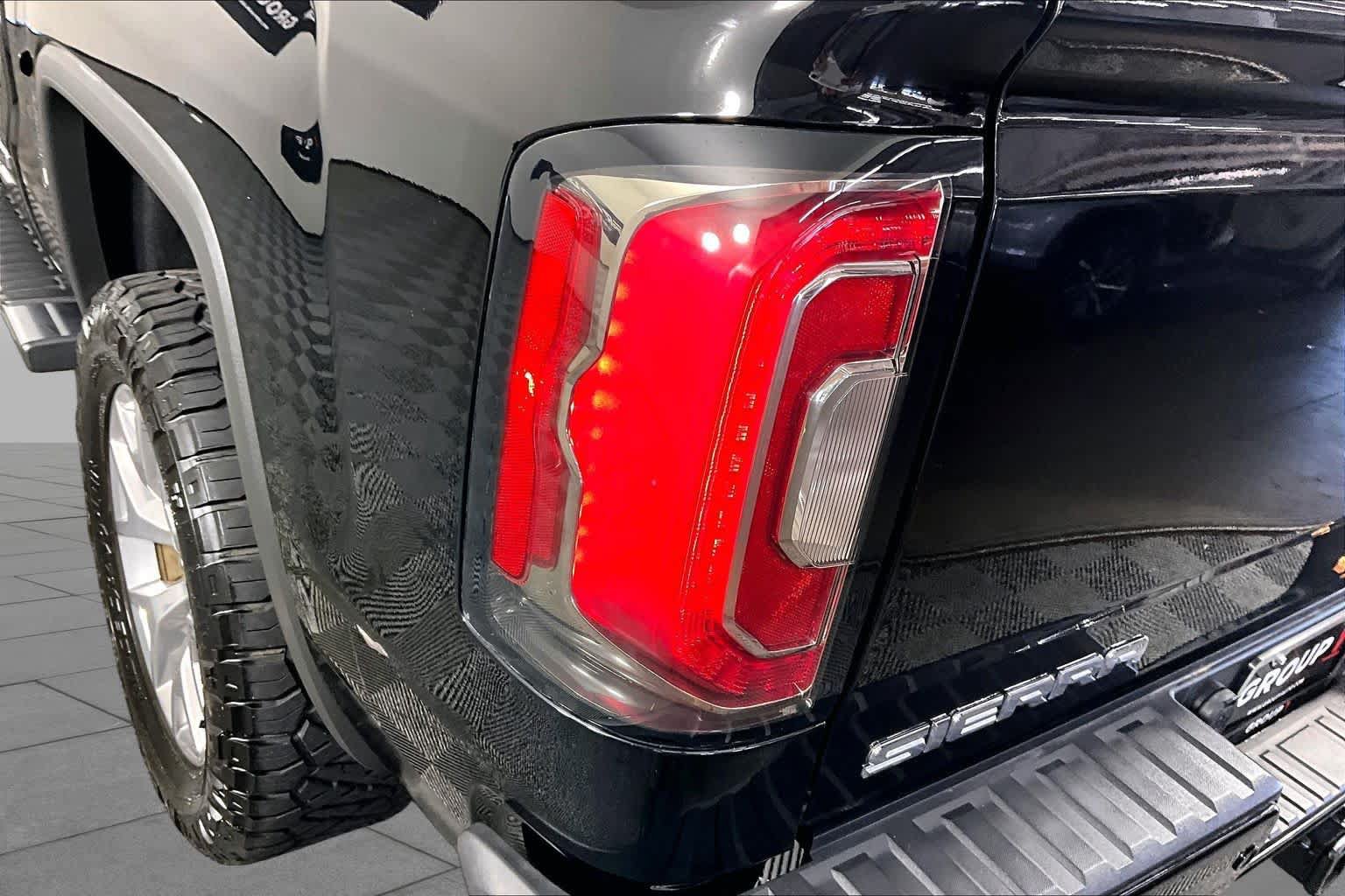 Used 2017 GMC Sierra 1500 Denali AWD/4WD image 28