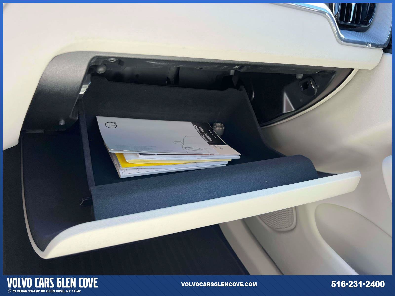 Certified 2024 Volvo XC60 B5 Ultimate w/ Protection Package Premier AWD/4WD image 32