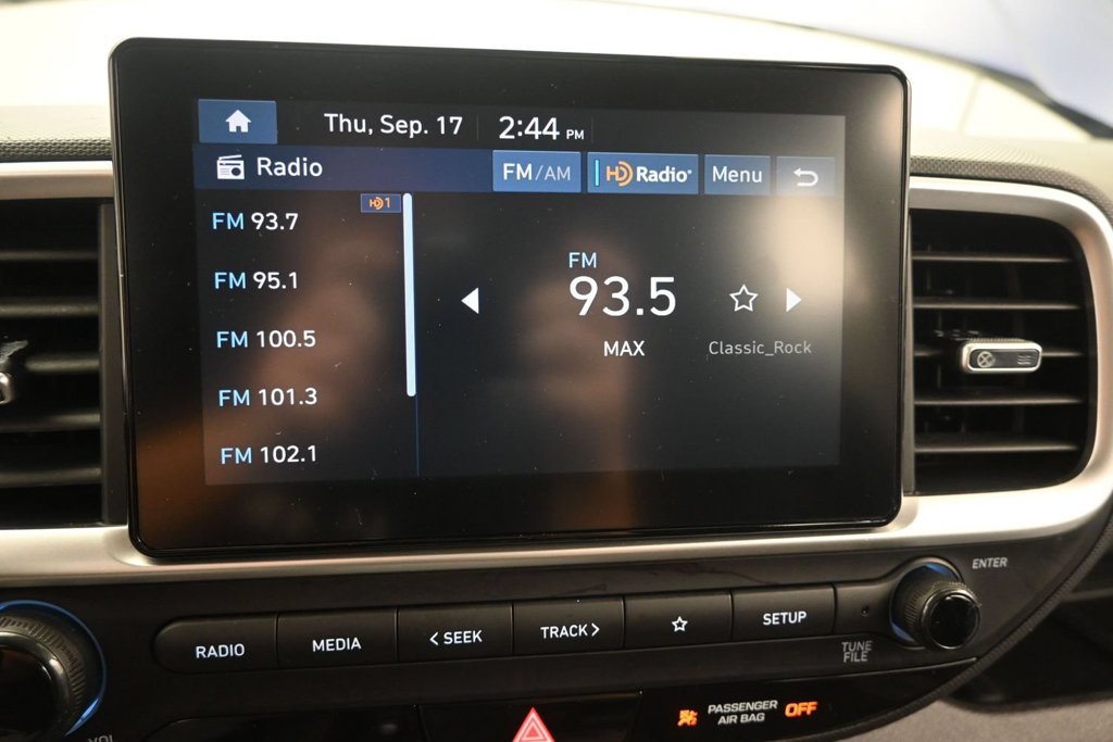 Used 2024 Hyundai Venue SEL FWD image 24