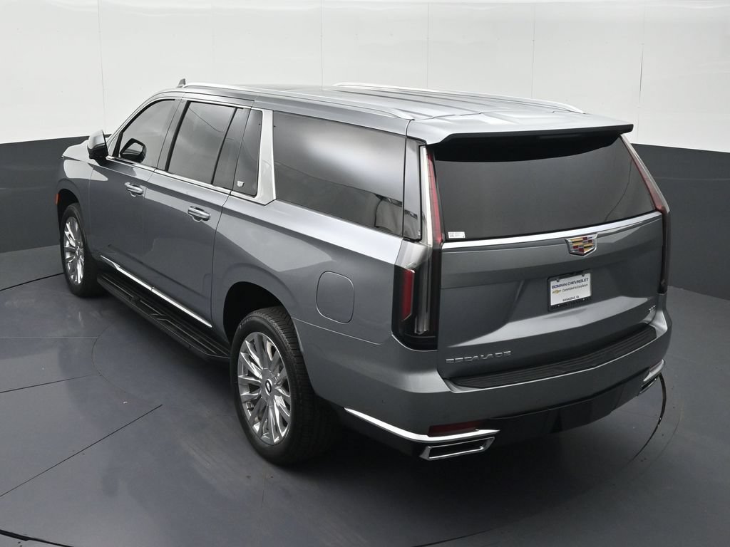 Used 2024 Cadillac Escalade ESV Premium Luxury AWD/4WD image 33