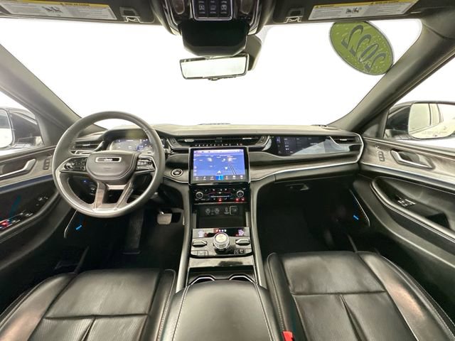Used 2022 Jeep Grand Cherokee Overland w/ Luxury Tech Group IV AWD/4WD image 11