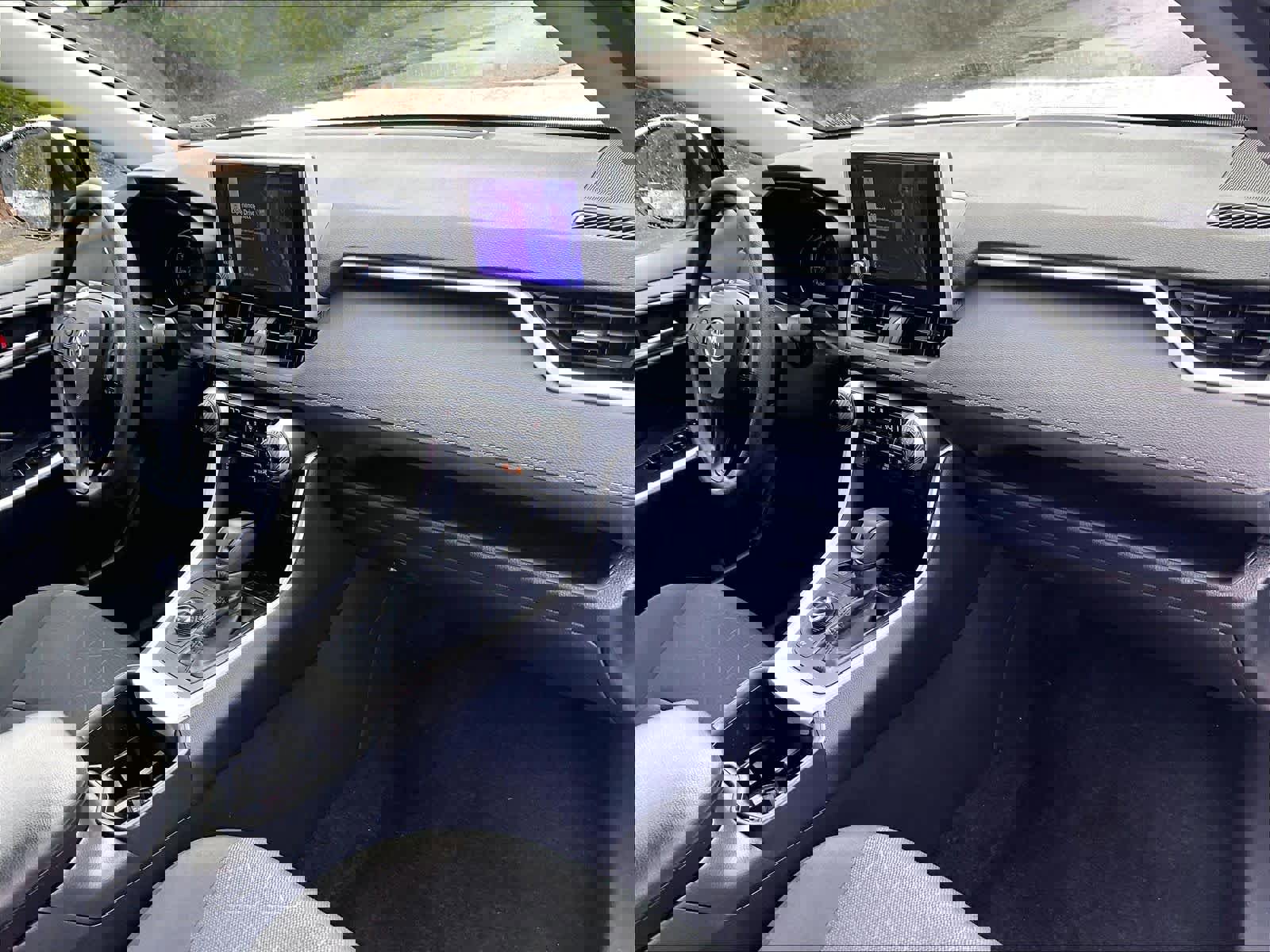 Used 2025 Toyota RAV4 XLE AWD/4WD image 14