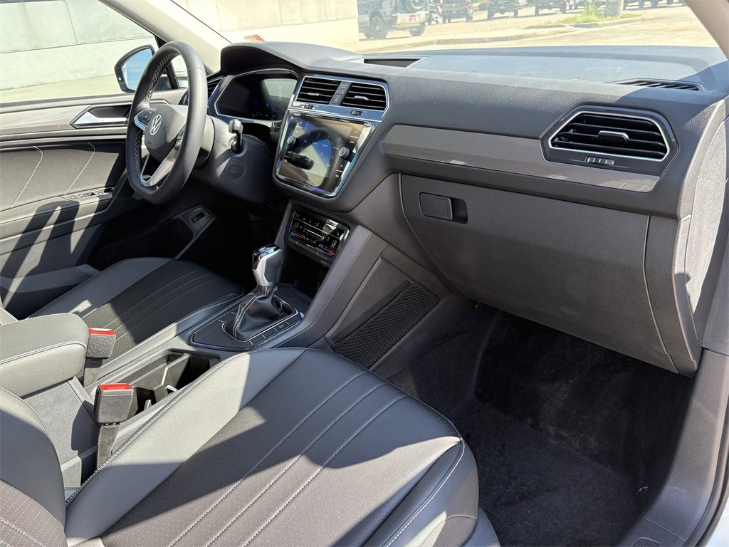 Certified 2024 Volkswagen Tiguan SE image 30