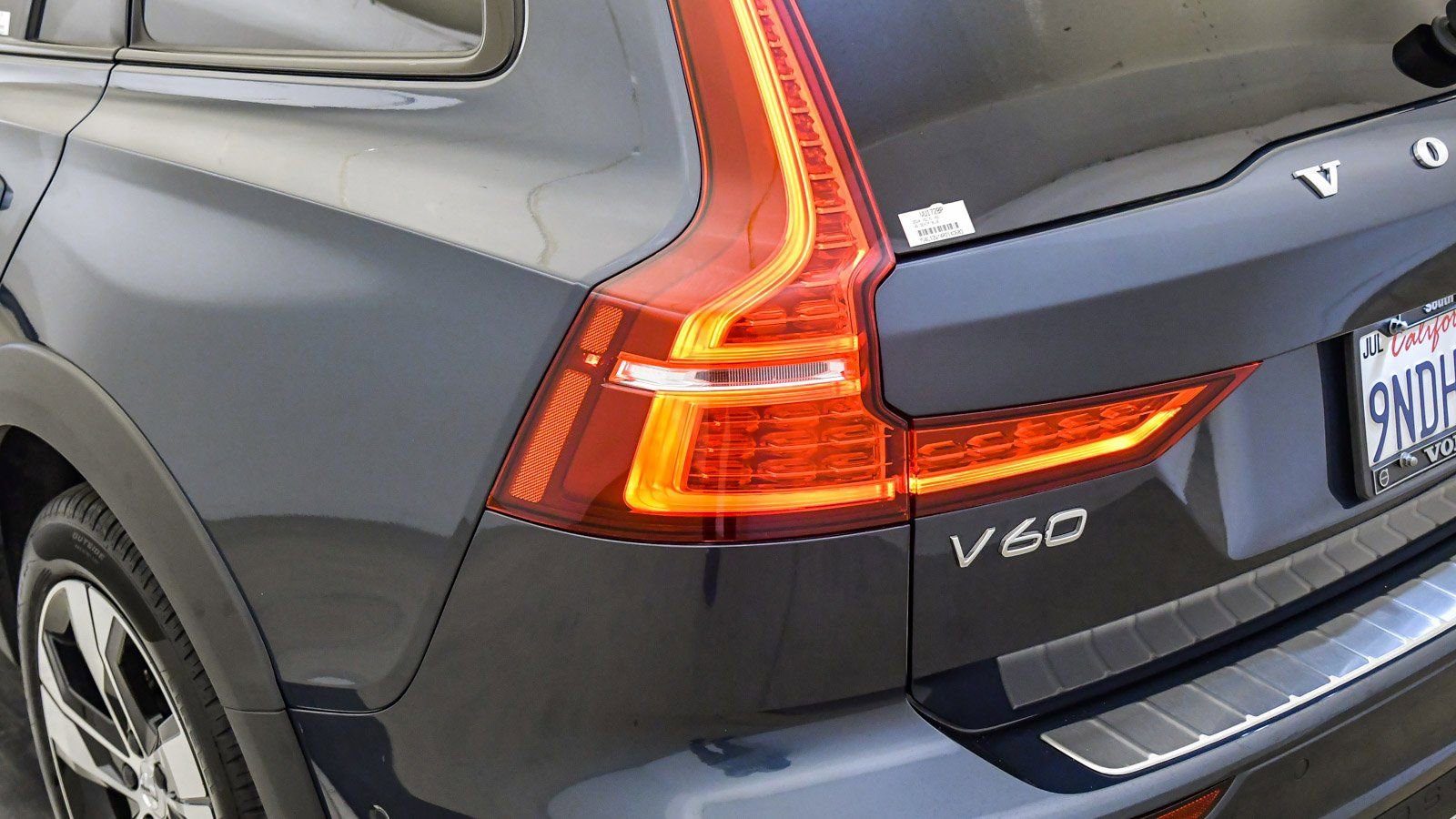 Certified 2024 Volvo V60 B5 Cross Country Plus image 11