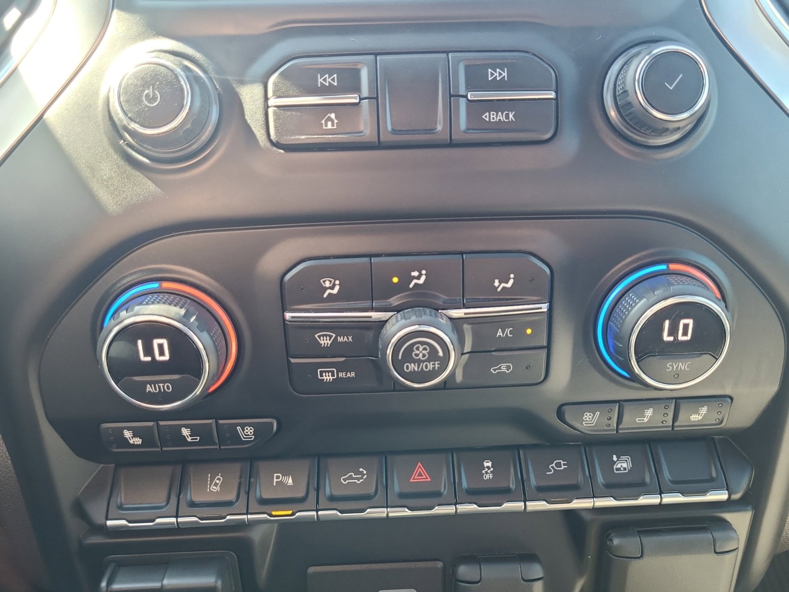 Used 2021 Chevrolet Silverado 2500 LTZ w/ LTZ Plus Package image 18