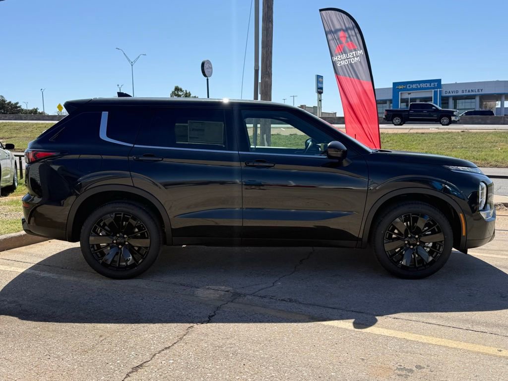 New 2026 Mitsubishi Outlander LE image 15