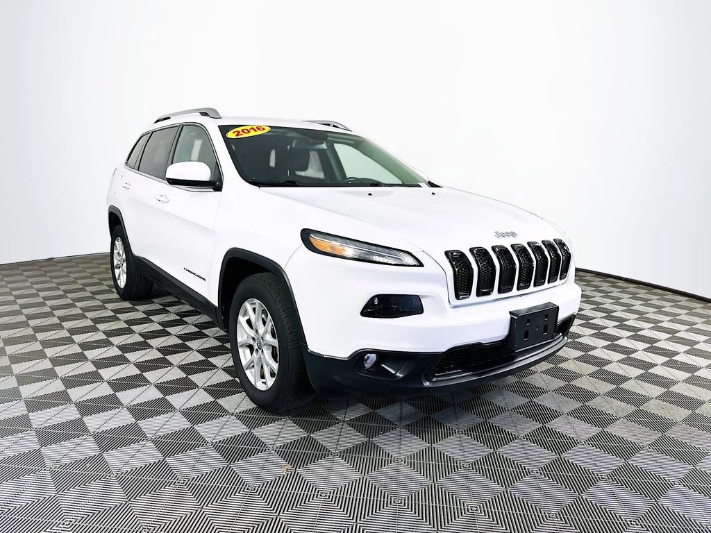 Certified 2016 Jeep Cherokee Latitude w/ Cold Weather Group AWD/4WD image 2