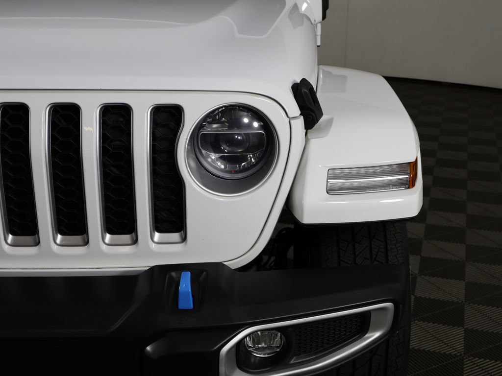 Used 2022 Jeep Wrangler Unlimited Sahara w/ Cold Weather Group AWD/4WD image 11