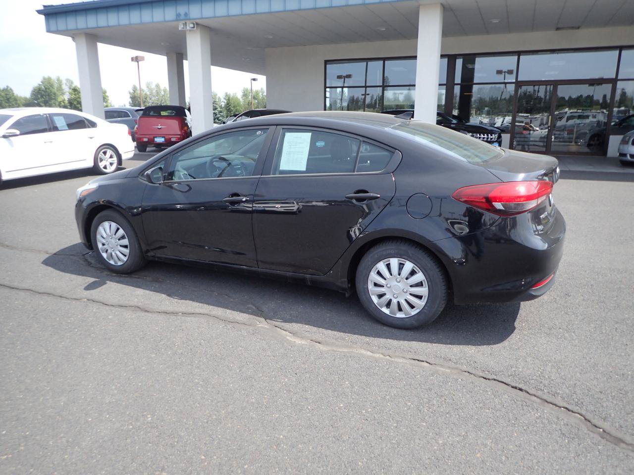 Used 2017 Kia Forte LX FWD image 3