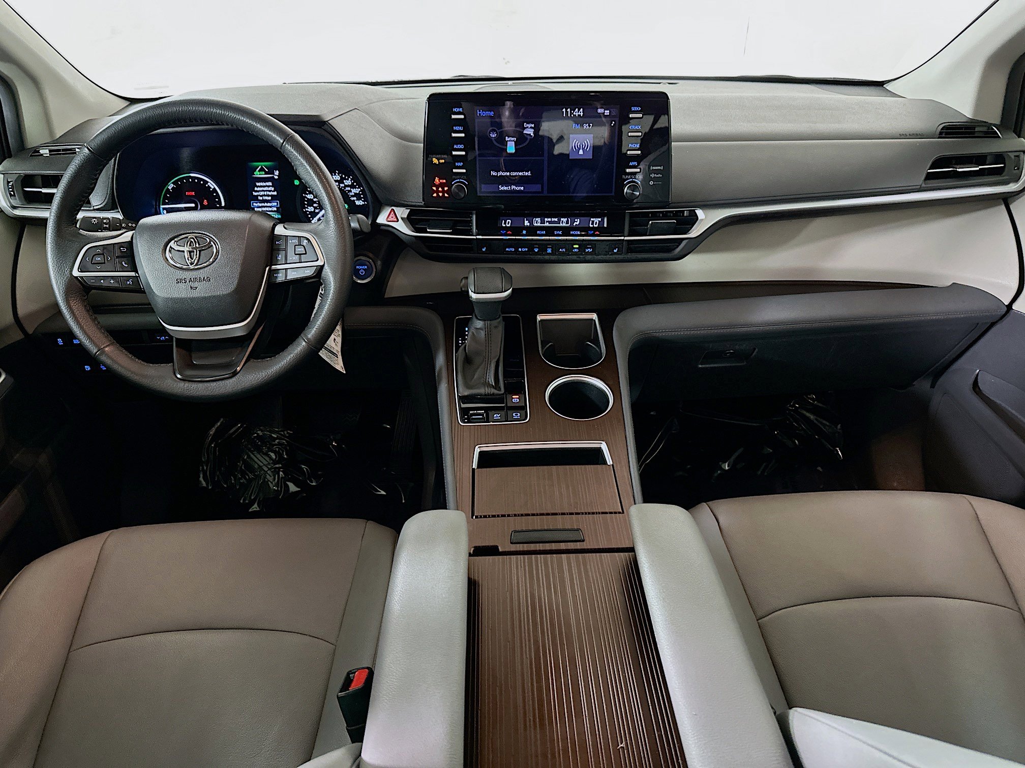 Used 2024 Toyota Sienna XLE FWD image 27