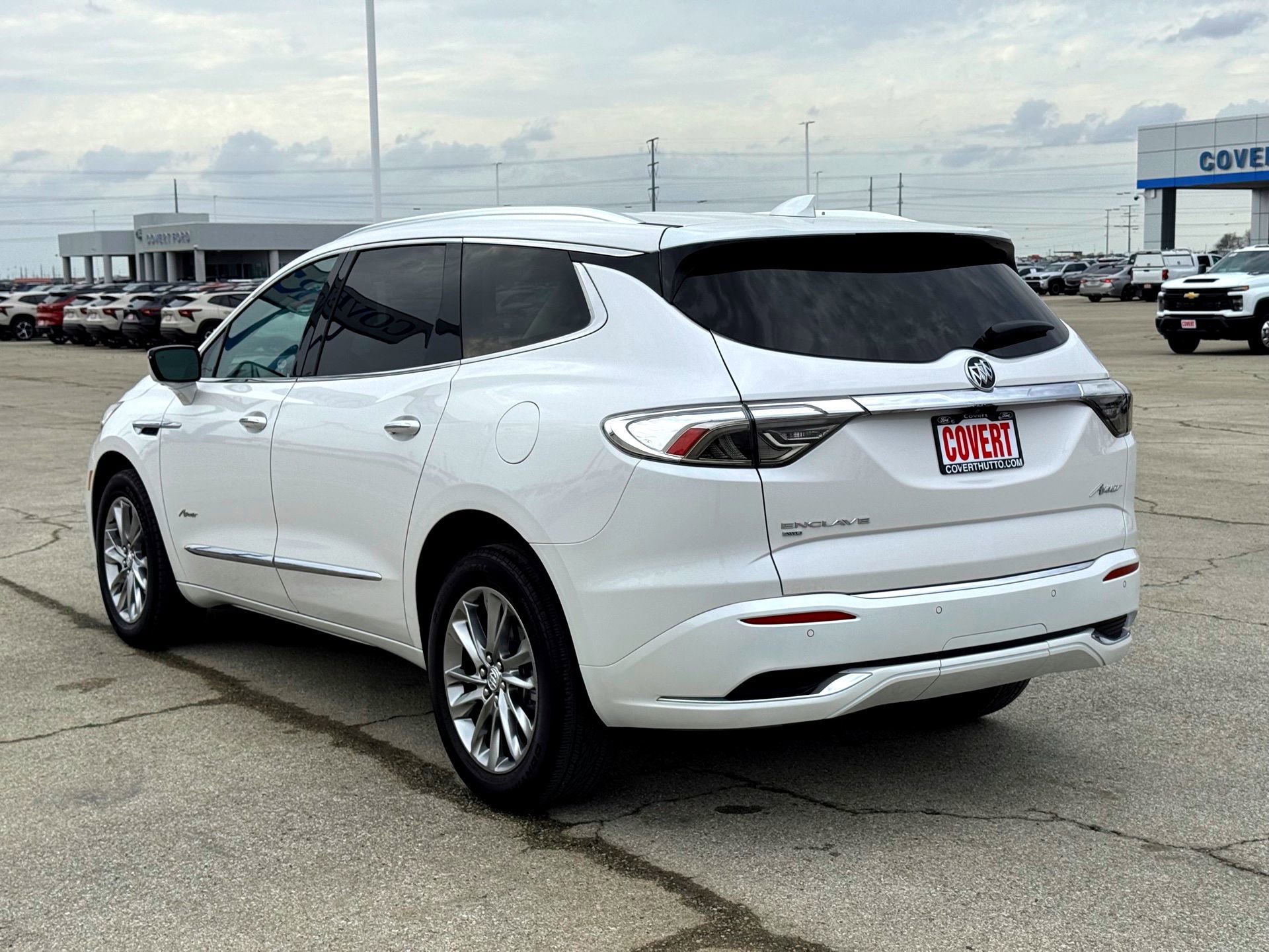 Used 2024 Buick Enclave Avenir w/ Avenir Technology Package image 9