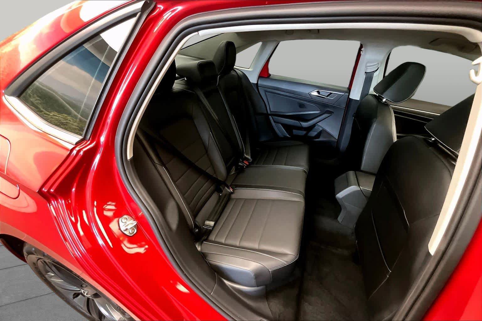 Used 2022 Volkswagen Jetta SE w/ Panoramic Sunroof Package FWD image 19