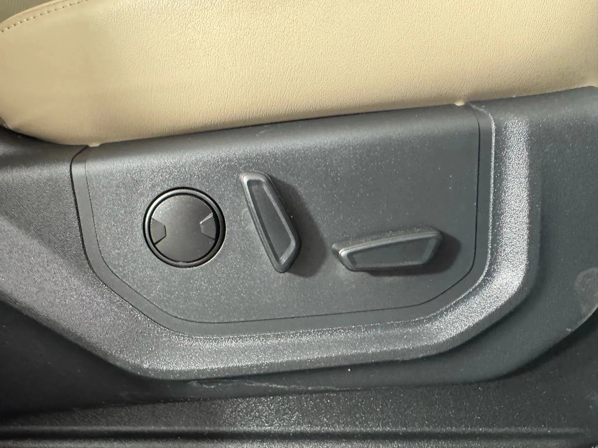 Used 2023 Ford Expedition XLT image 40