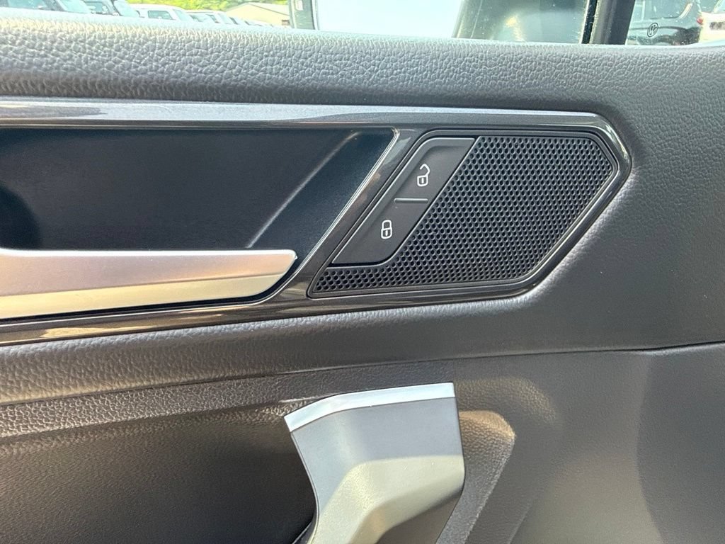 Used 2022 Volkswagen Tiguan SE w/ Panoramic Sunroof Package AWD/4WD image 20