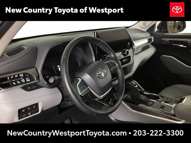 Used 2023 Toyota Highlander Limited image 8