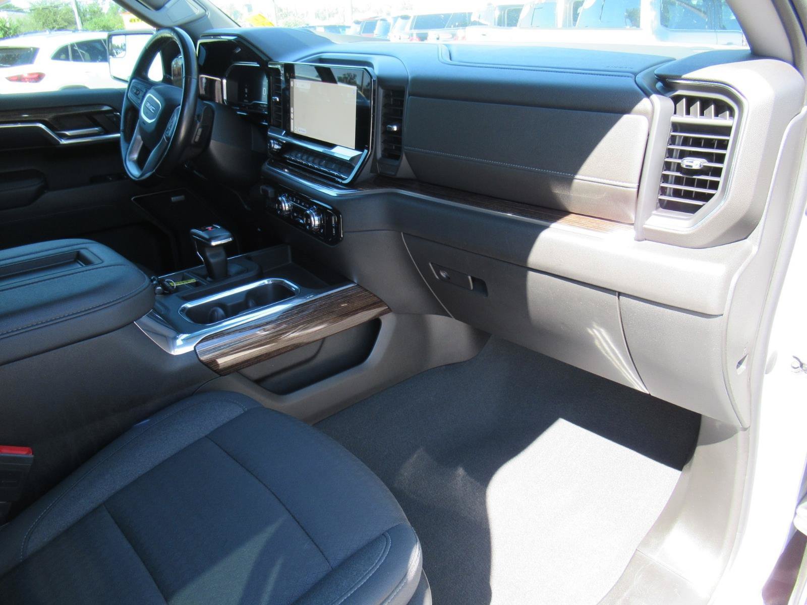 Used 2022 GMC Sierra 1500 Elevation w/ Preferred Package AWD/4WD image 11