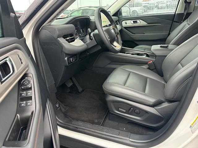 New 2025 Ford Explorer Active w/ Active Comfort Package image 9