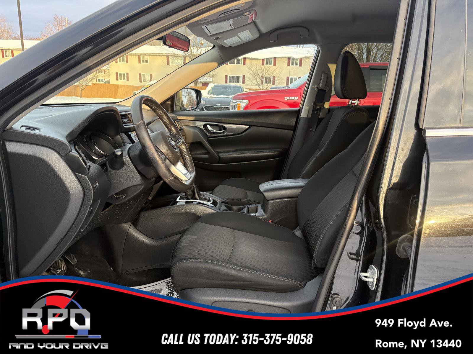 Used 2018 Nissan Rogue SV image 14