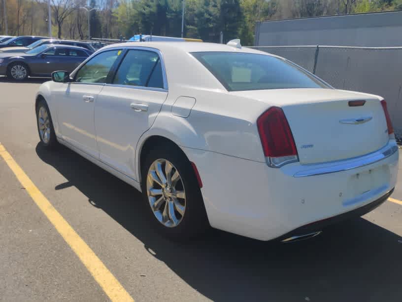 Used 2020 Chrysler 300 Touring L w/ 300 Premium Group AWD/4WD image 5