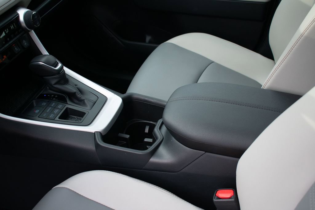 Used 2025 Toyota RAV4 XLE Premium image 22