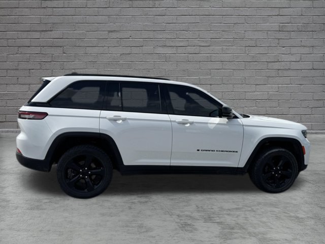 Used 2023 Jeep Grand Cherokee Altitude AWD/4WD image 44