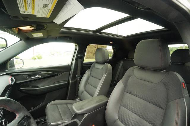 Used 2022 Chevrolet TrailBlazer RS w/ Sun and Liftgate Package AWD/4WD image 22
