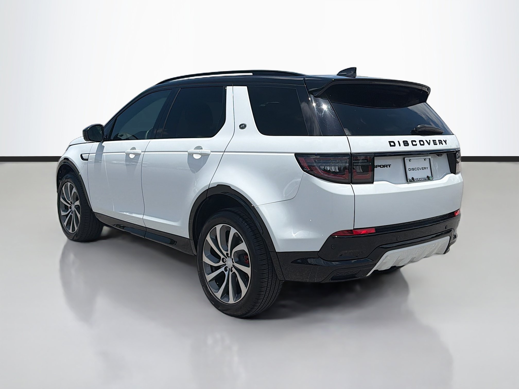 Used 2025 Land Rover Discovery Sport Dynamic SE AWD/4WD image 3