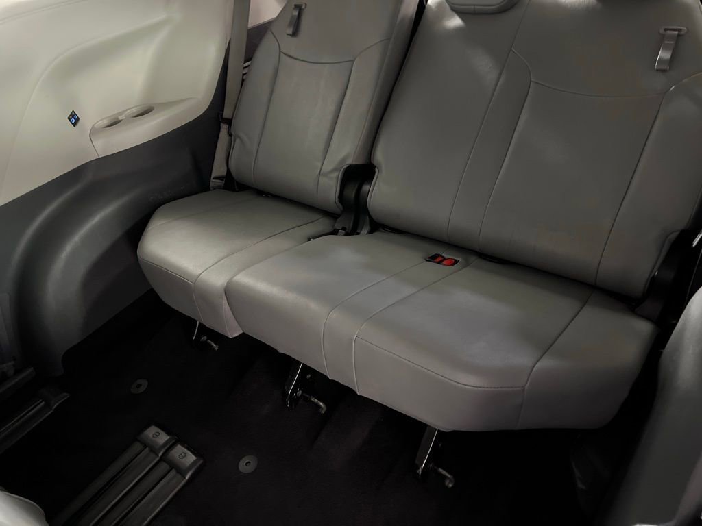 Used 2024 Toyota Sienna XLE image 27