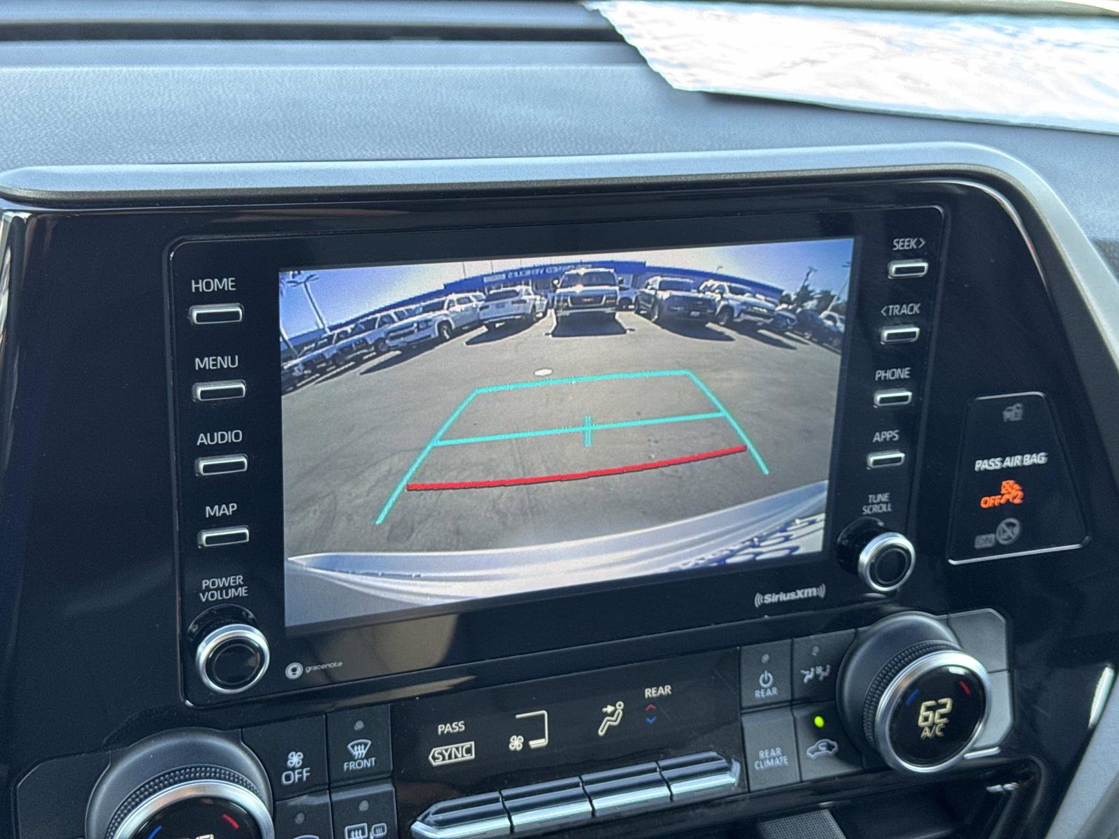 Used 2021 Toyota Highlander L image 16