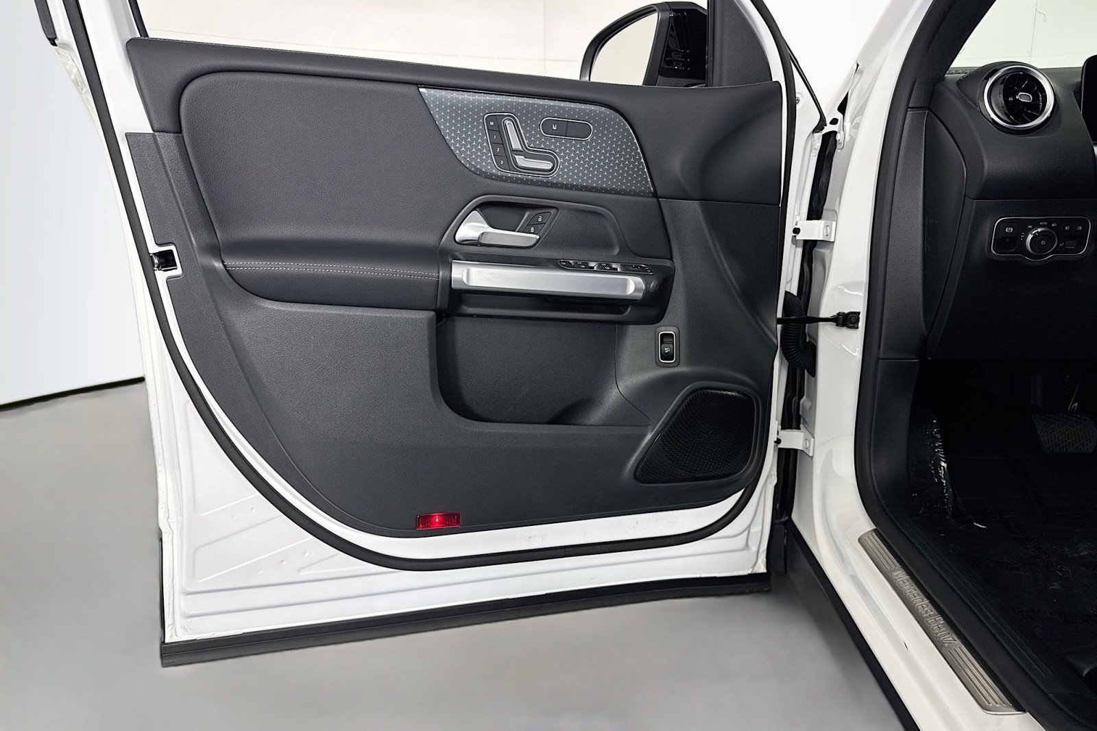 Certified 2026 Mercedes-Benz GLB 250 image 22