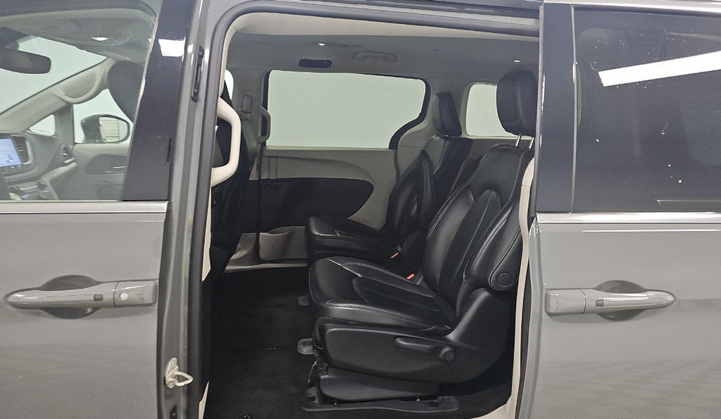 Used 2022 Chrysler Pacifica Touring-L FWD image 10