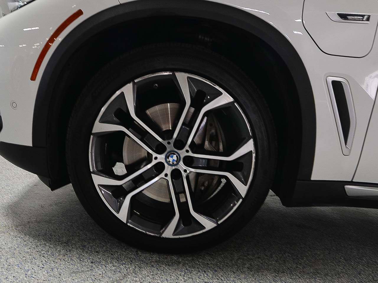 Certified 2022 BMW X5 xDrive45e AWD/4WD image 5