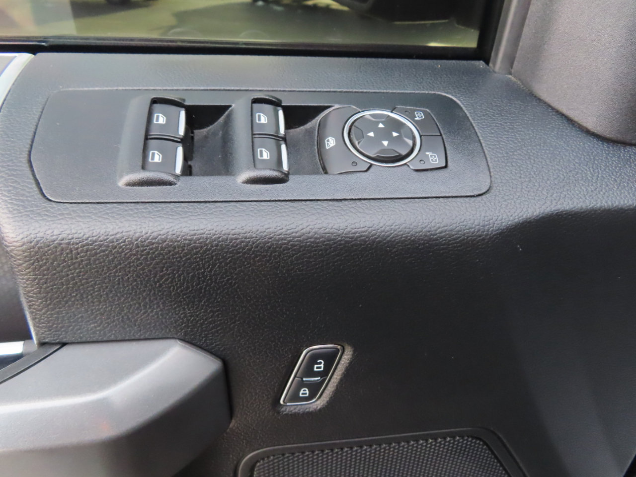 Used 2017 Ford F150 XLT w/ Equipment Group 301A Mid image 26