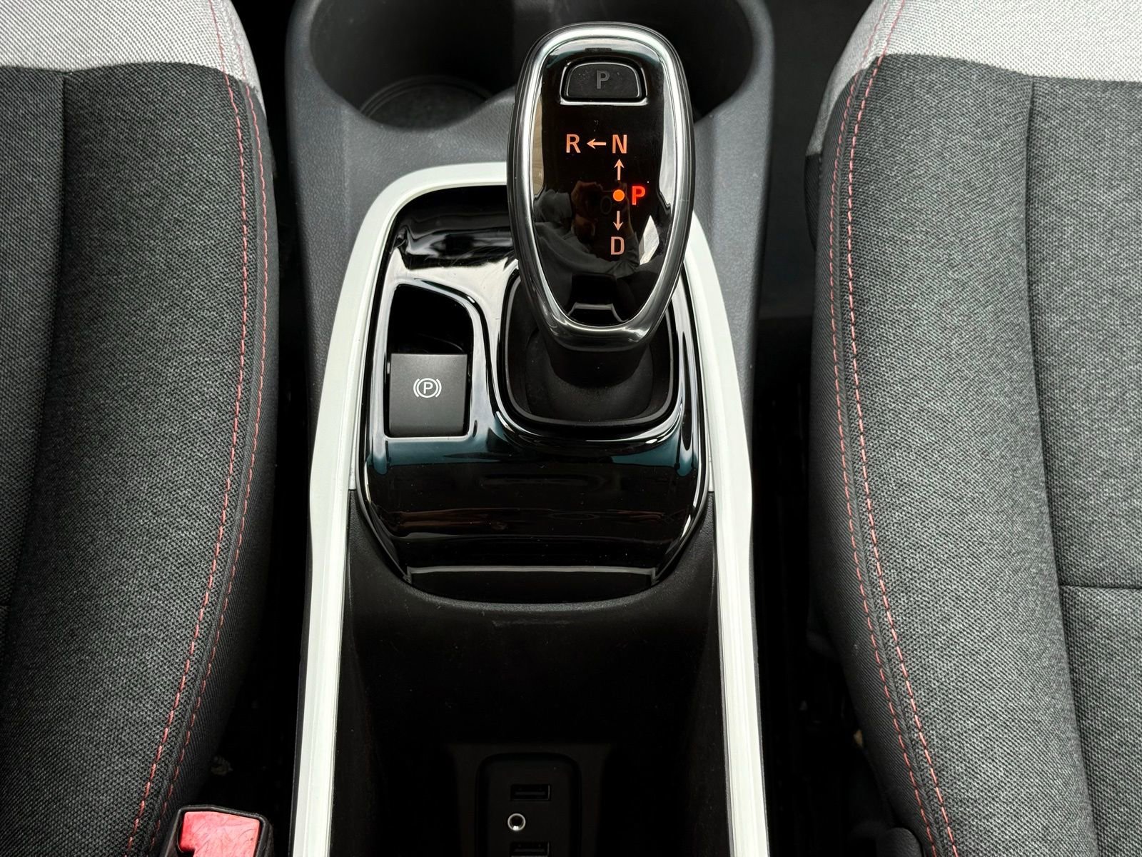 Used 2018 Chevrolet Bolt LT FWD image 37