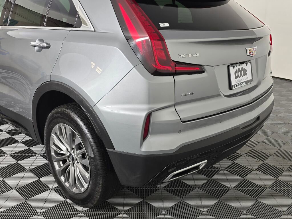 Used 2024 Cadillac XT4 Premium Luxury image 12