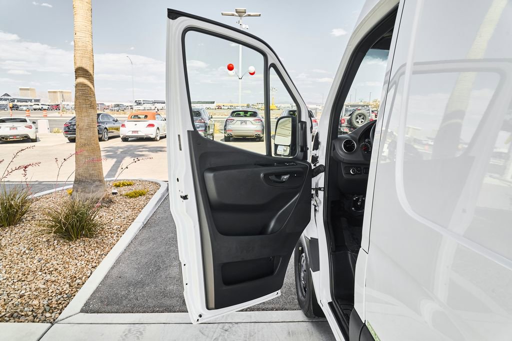 Used 2025 Mercedes-Benz Sprinter 2500 image 15