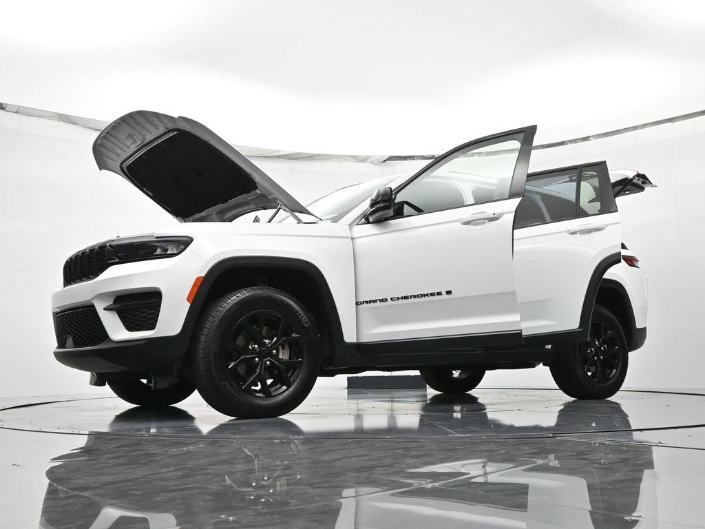 Certified 2024 Jeep Grand Cherokee Altitude image 57