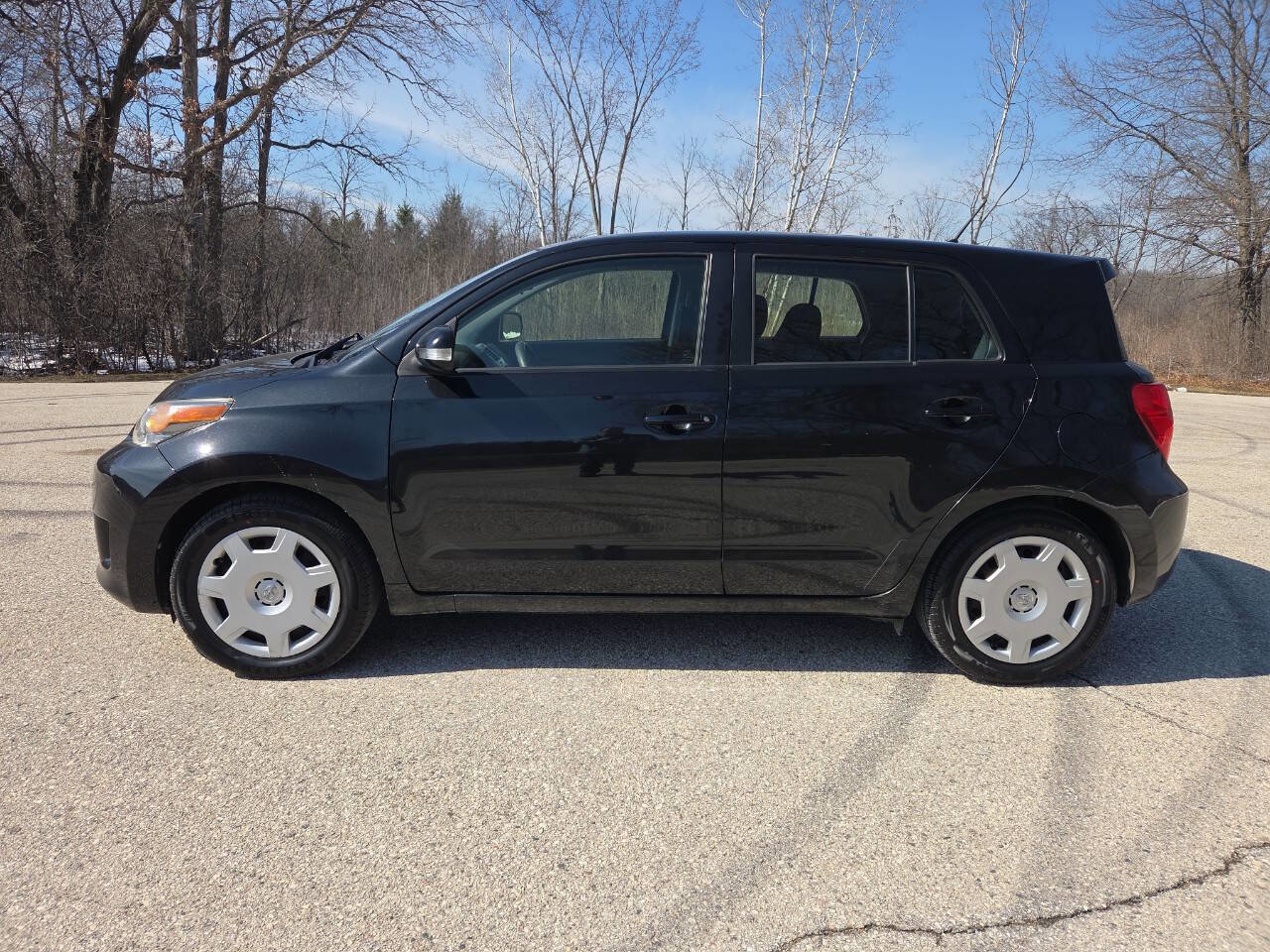 Used 2013 Scion xD 10 Series 4dr Hatchback 5M image 3