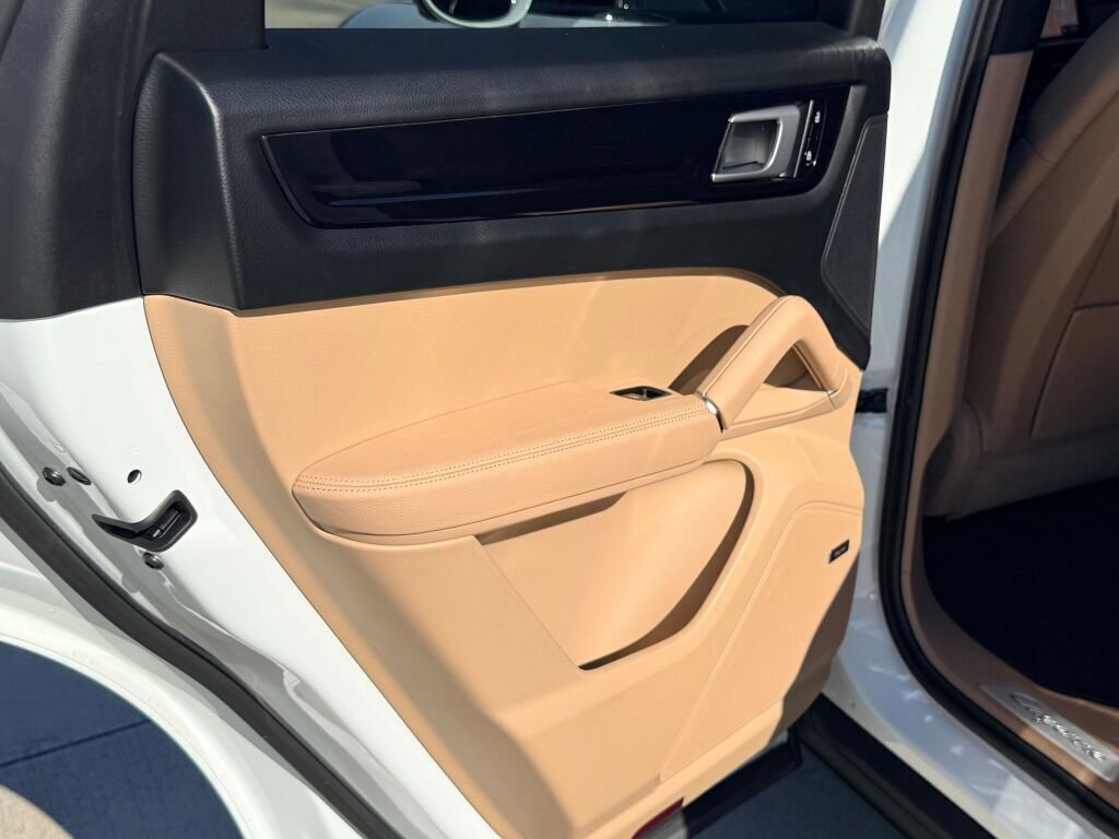 Used 2021 Porsche Cayenne image 17