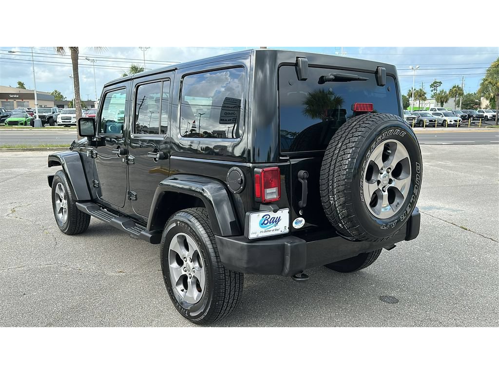 Used 2017 Jeep Wrangler Unlimited Sahara w/ Connectivity Group AWD/4WD image 3