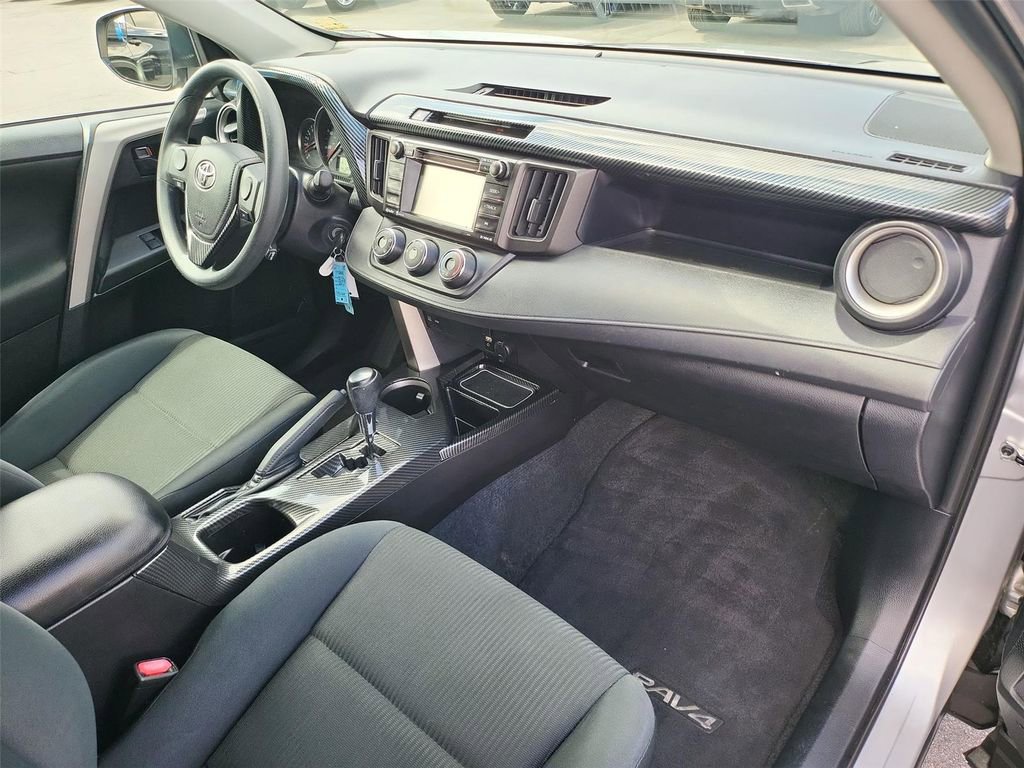 Used 2016 Toyota RAV4 LE image 18