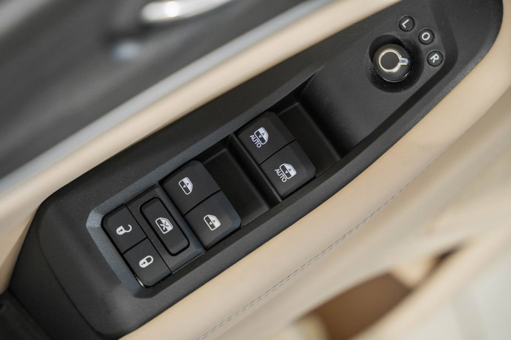 New 2025 Jeep Grand Cherokee Limited w/ Luxury Tech Group II image 38