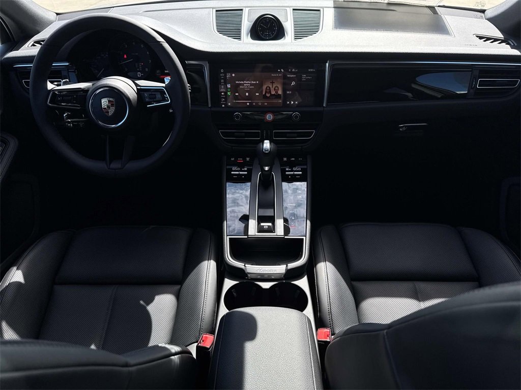 Used 2025 Porsche Macan image 18