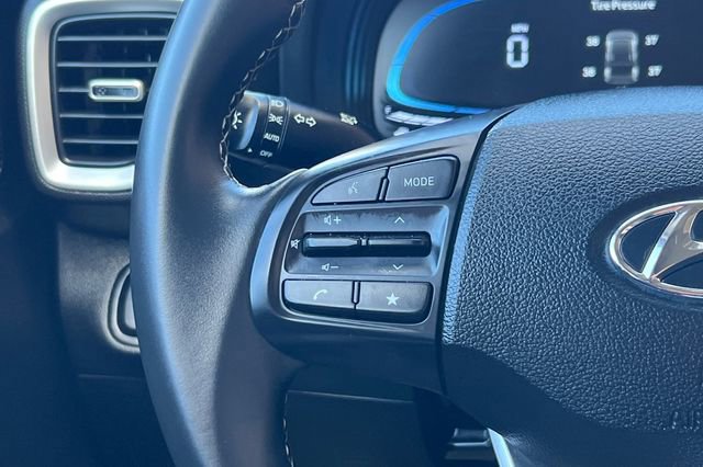 Used 2025 Hyundai Venue SEL image 26