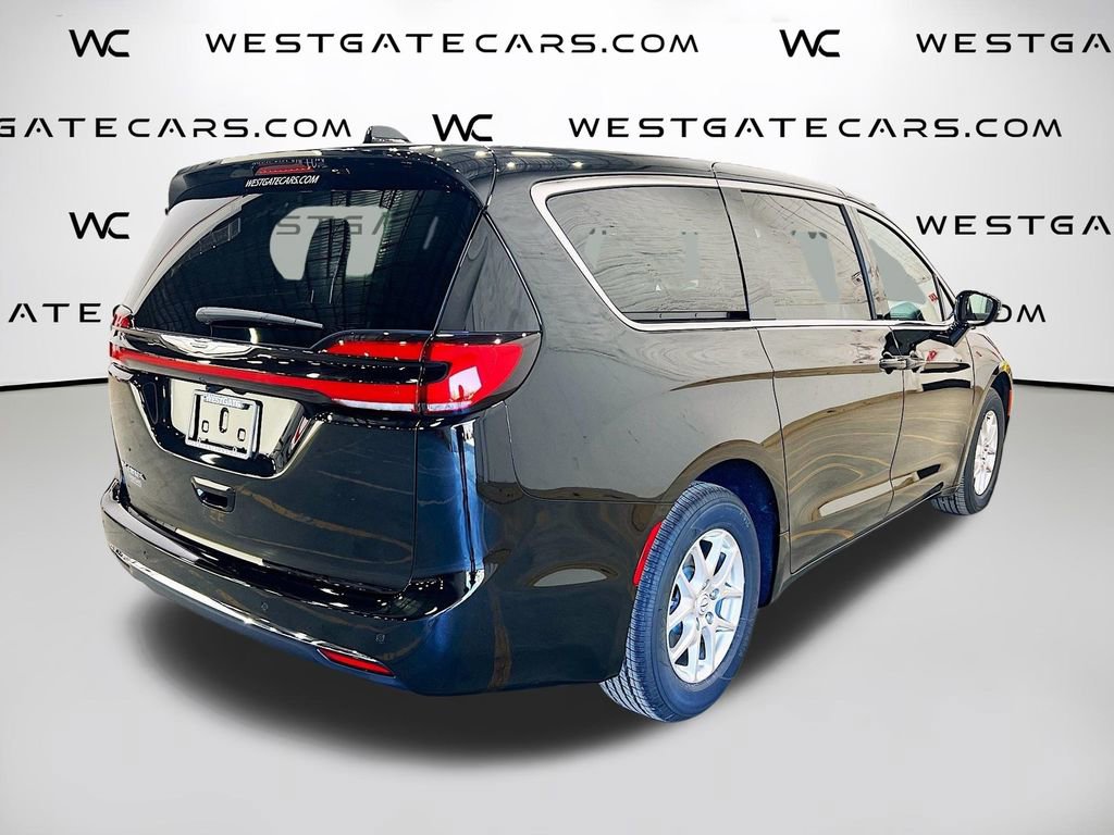 New 2026 Chrysler Pacifica Select image 8