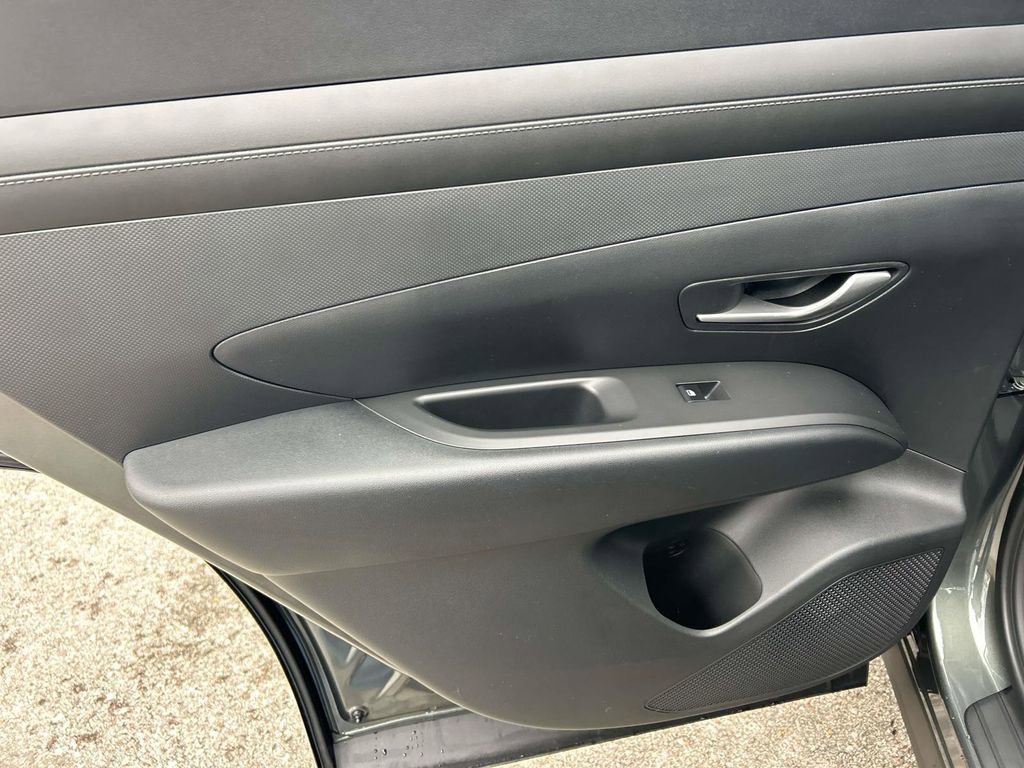 New 2026 Hyundai Tucson Blue SE image 18