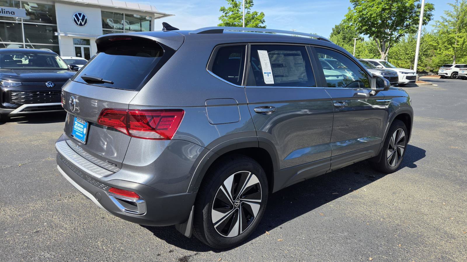 Used 2024 Volkswagen Taos SE AWD/4WD image 6